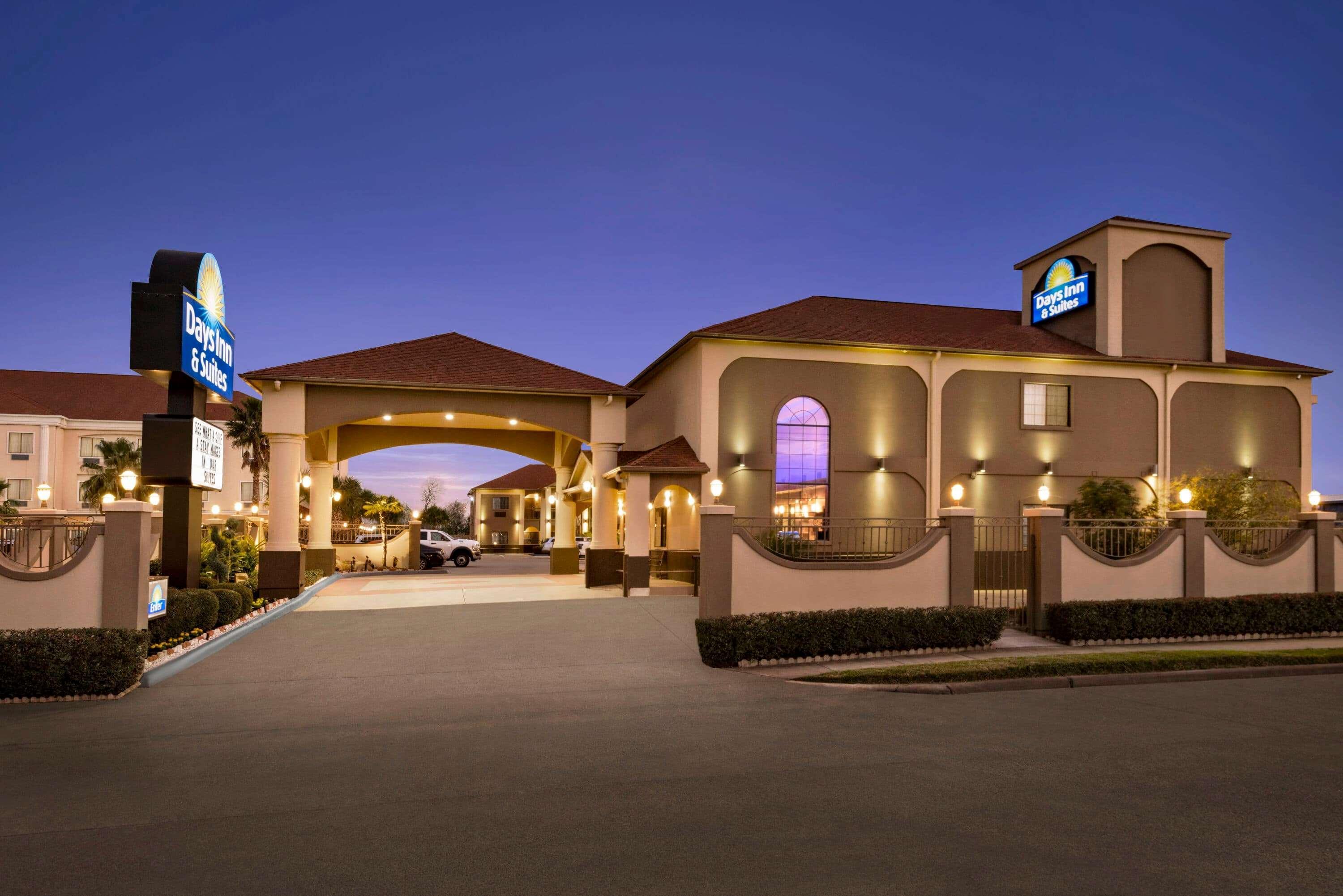 Days Inn & Suites By Wyndham Houston Hobby Airport Exterior foto