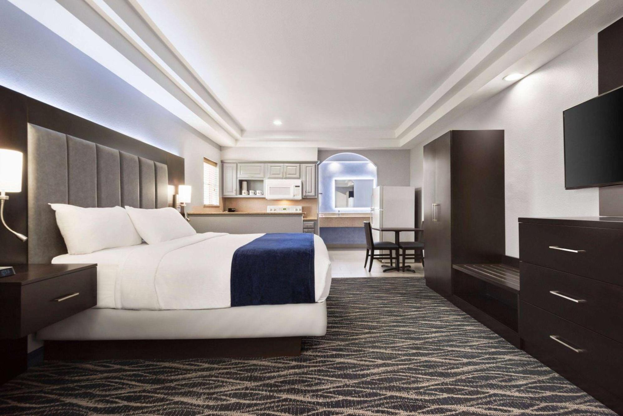 Days Inn & Suites By Wyndham Houston Hobby Airport Exterior foto